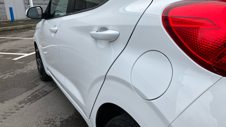 Hyundai i10 1.0 MPi Premium 5dr Petrol Hatchback